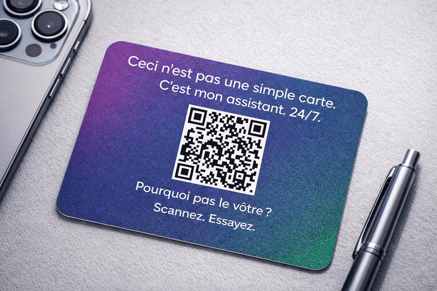 Carte de visite Okiweb avec QR code ouvrant un assistant commercial