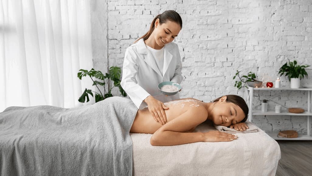 Suite de soin spa avec table de massage et ambiance premium